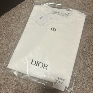 Women’s Dior T-shirt size xs brand new